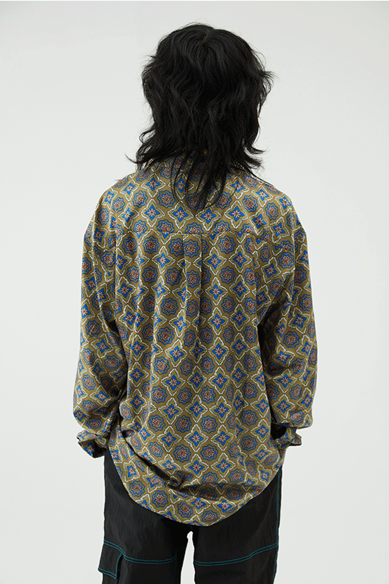 Camisa Manga Larga Cuello Cubano Verde Oscuro Estampado Completo