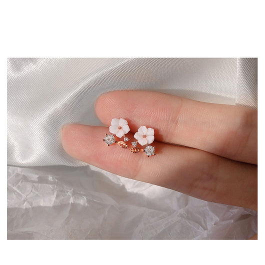 Aretes de Plata 925 con Flor de Concha y Circonita Incrustada - Image 2