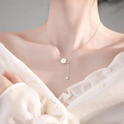 Collar Margarita Shell con Dije Móvil - Diseño Minimalista Frío