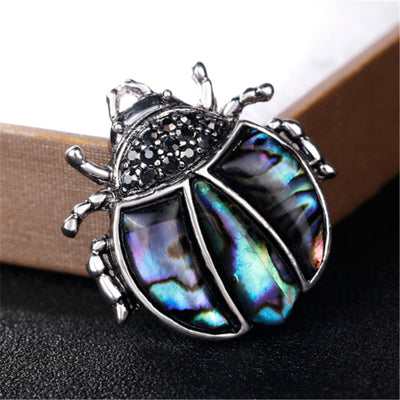 Broche Mariquita de Plata Antigua con Cristales de Siete Puntas - Accesorio Versátil Unisex - Image 4