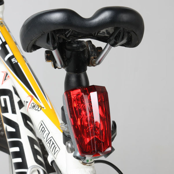 Luz Trasera de Seguridad para Bicicleta con Líneas Paralelas