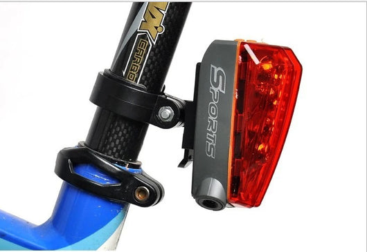 Luz Trasera de Seguridad para Bicicleta con Líneas Paralelas - Image 3