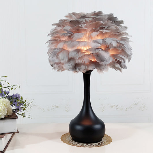 Lámpara de Mesa Nórdica con Plumas - Luz LED Táctil Regulable para Dormitorio y Sala de Estar - Image 10