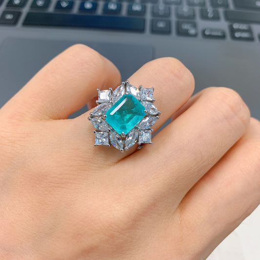 Anillo Paraíba y Esmeralda con Simulación de Diamantes