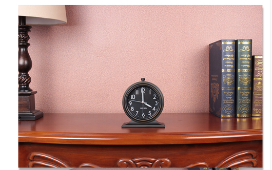 Reloj Despertador Silencioso Retro Grande de Péndulo para Mesita de Noche - Image 15