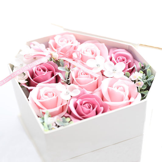 Caja de Regalo Flores de Jabón en Forma de Corazón Rojo para Novia - Image 2