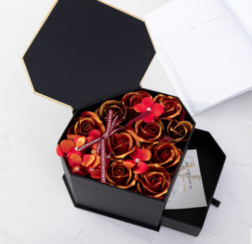 Caja de Regalo Flores de Jabón en Forma de Corazón Rojo para Novia - Image 6