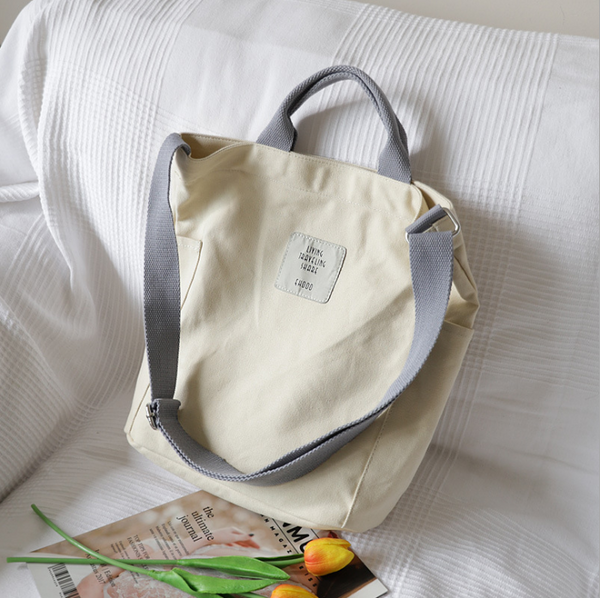 Bolsa Messenger de Lona Coreana - Diseño Minimalista y Funcional - Image 4