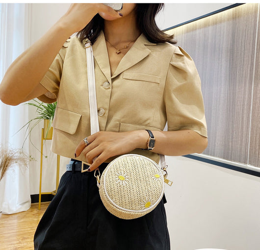 Bolsa Tejida de Paja Redonda Roja con Bordado - Bandolera Elegante para Mujer - Image 10