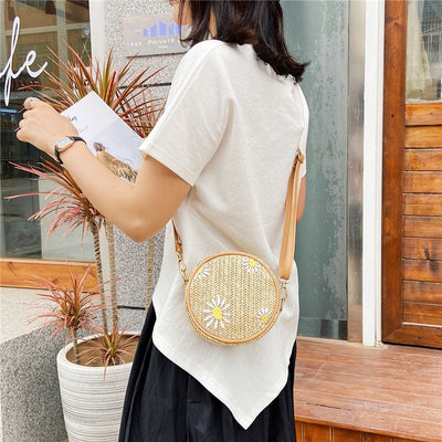 Bolsa Tejida de Paja Redonda Roja con Bordado - Bandolera Elegante para Mujer