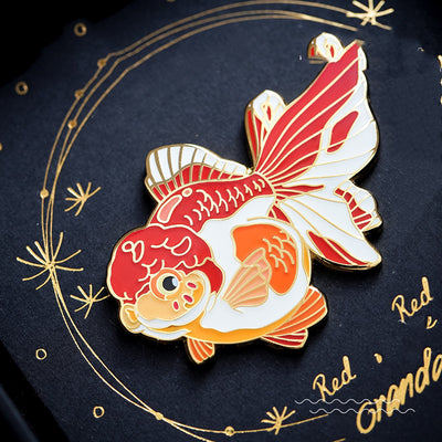 Broche Decorativo Cabeza de León Rojo y Blanco - Diseño Original Pez Dorado - Image 9