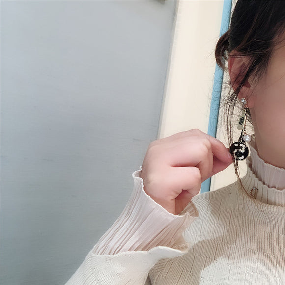 Aretes Circulares Dorados con Perla y Moño - Diseño Elegante y Trendy
