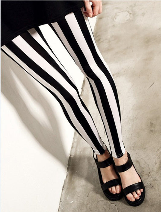 Leggins de Rayas Verticales Blancas y Negras para Primavera - Image 2