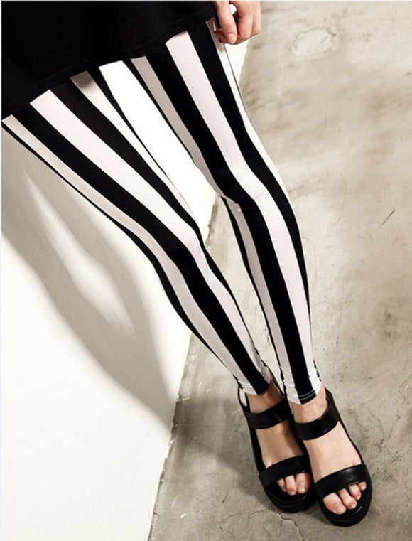 Leggins de Rayas Verticales Blancas y Negras para Primavera