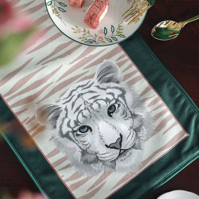Camino de Mesa de Terciopelo con Borlas - Estampado Tigre Jungle Lujo Moderno - Image 6