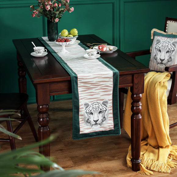 Camino de Mesa de Terciopelo con Borlas - Estampado Tigre Jungle Lujo Moderno