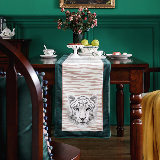 Camino de Mesa de Terciopelo con Borlas - Estampado Tigre Jungle Lujo Moderno