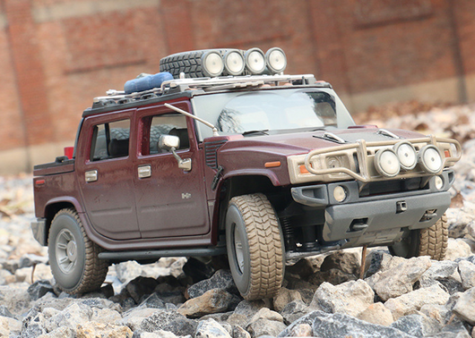 Modelo a Escala Hummer H2 Todoterreno en Aleación Coleccionable - Image 12