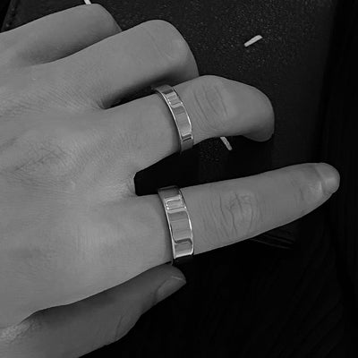 Anillo Sencillo de Acero de Titanio Estilo Minimalista - Image 3