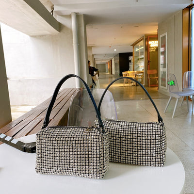 Bolsa Mensajera Cuadrada de Cuero con Diamantes y Cadena - Image 11