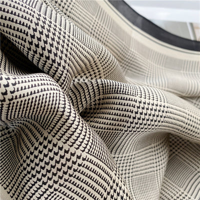 Bufanda de Seda Cuadros Blanco y Negro - Chal Versátil Estilo Otoño - Image 10