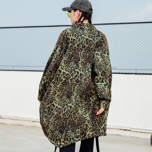 Abrigo Trinchera Leopardo con Remaches - Estilo Industrial Europeo - Image 10