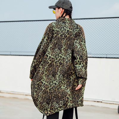 Abrigo Trinchera Leopardo con Remaches - Estilo Industrial Europeo - Image 3