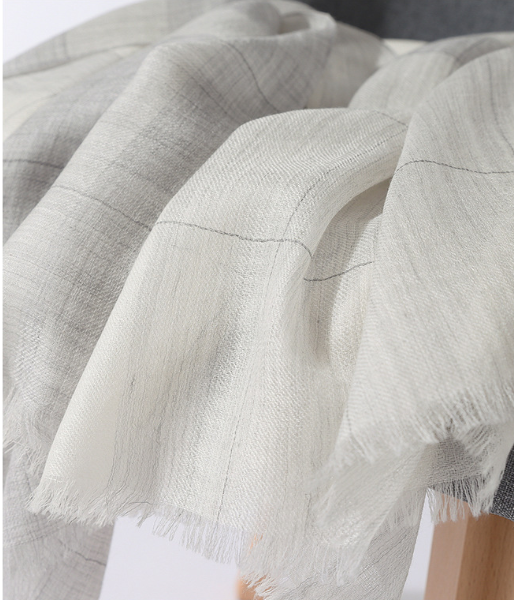 Fine Cashmere Scarf - Elegance and Warmth for Autumn and Winter
