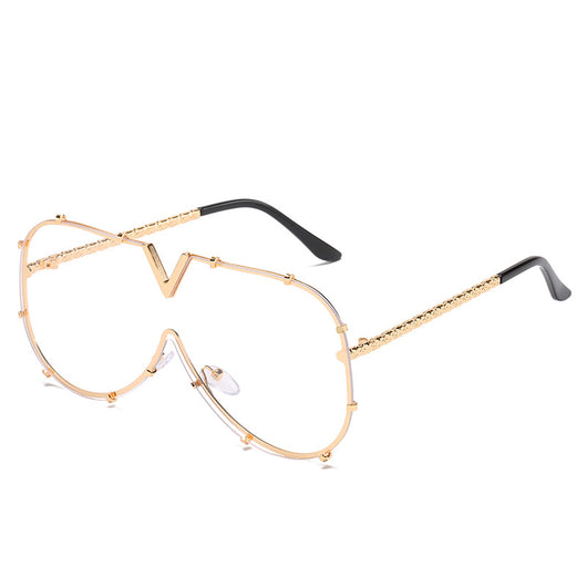 V-shaped one-piece lens frog sunglasses with a gold frame and gradient purple to pink lenses. - Image 14
