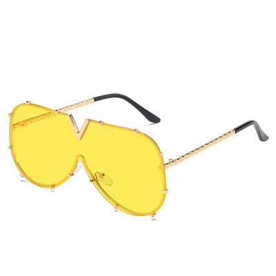 V-shaped one-piece lens frog sunglasses with a gold frame and gradient purple to pink lenses. - Image 10