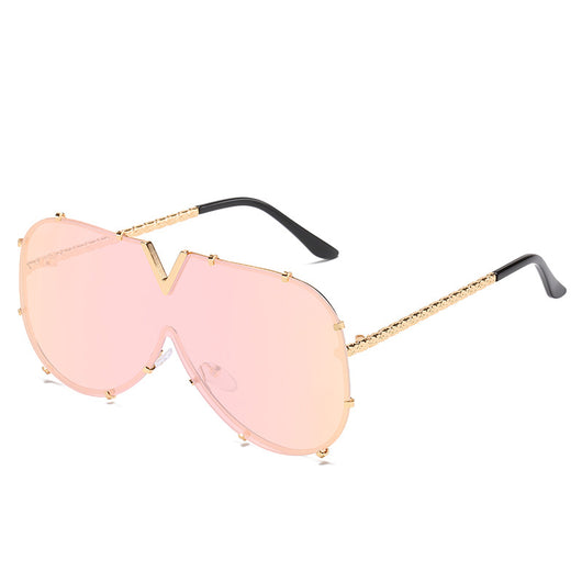V-shaped one-piece lens frog sunglasses with a gold frame and gradient purple to pink lenses. - Image 4
