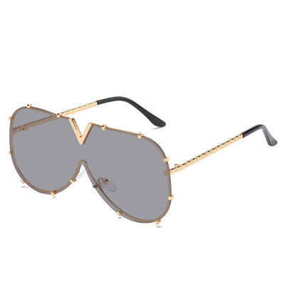 V-shaped one-piece lens frog sunglasses with a gold frame and gradient purple to pink lenses. - Image 2