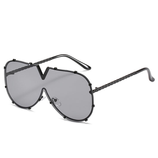V-shaped one-piece lens frog sunglasses with a gold frame and gradient purple to pink lenses.
