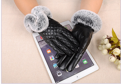 Guantes de Invierno con Pompón de Piel Sintética y Pantalla Táctil - Image 9