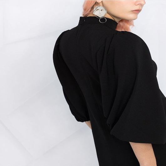 Esmoquin Negro para Dama con Mangas Abullonadas - Image 3