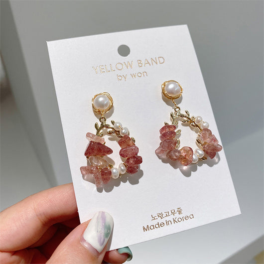 Aretes Elegantes de Perla y Cristal con Diseño de Hoja - Image 9