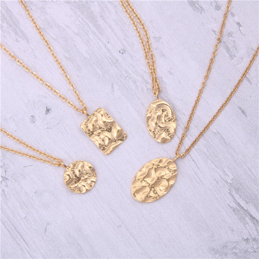 Collar Clavícula de Titanio Acero Chapado en Oro 18K con Superficie Texturizada Griega