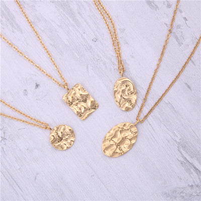 Collar Clavícula de Titanio Acero Chapado en Oro 18K con Superficie Texturizada Griega
