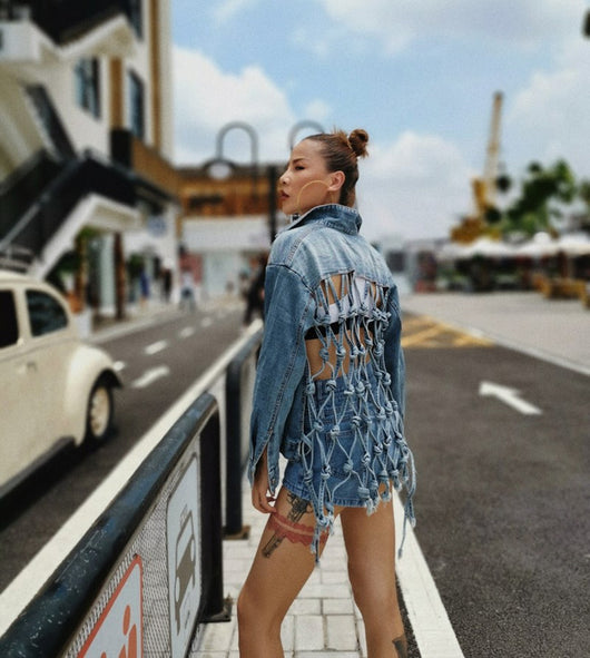 Chaqueta Denim Suelta con Espalda de Malla y Flecos - Image 3