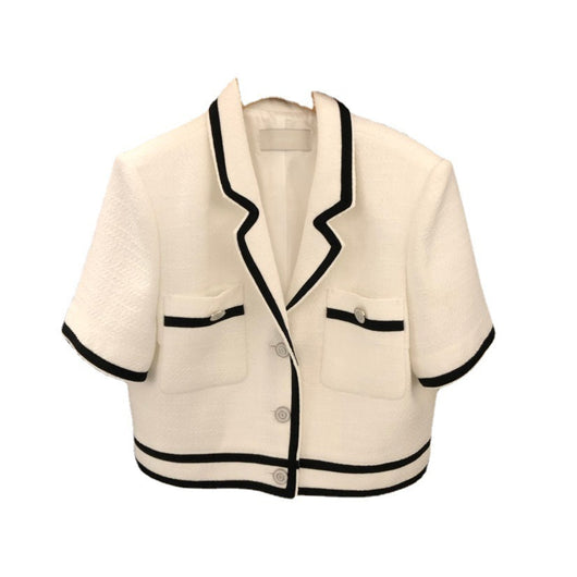 Blazer Corto Elegante con Botones y Detalle de Broche Decorativo