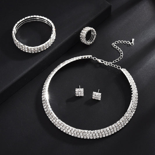 Collar Multicapa con Garras de Diamante y Perlas - Juego de Cuatro Piezas