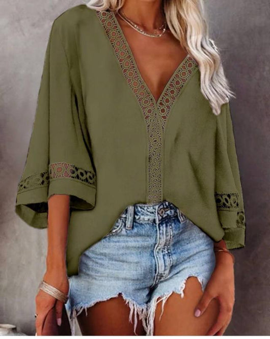 Blusa Elegante con Encaje Calado y Mangas Acampanadas - Image 11