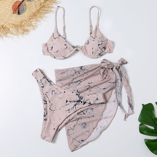 Traje de Baño Leopardo de Tres Piezas con Abertura Lateral - Image 3