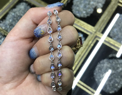 Aretes de Piedra de Luna Natural Hengshan con Borla