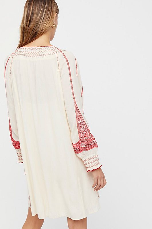 Vestido Elegante Miya con Escote V y Detalles Bordados - Image 6