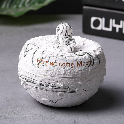 Cenicero Decorativo Luna Nórdico - Diseño Astronauta para Oficina y Hogar - Image 4