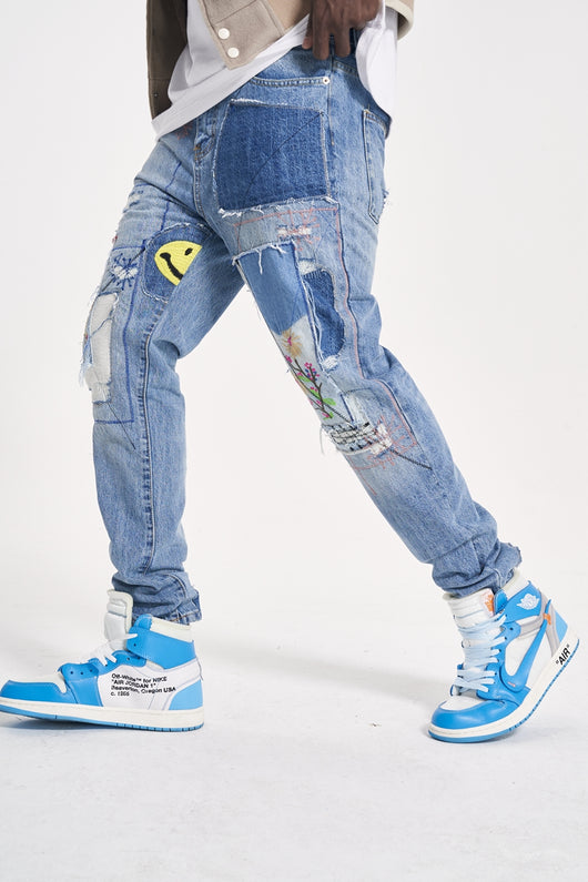 Jeans Rectos Vintage con Parches Florales Desgarrados y Bordado Sonrisa - Image 11