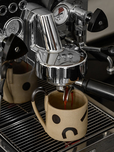 Taza de Cerámica Artesanal con Patrón Geométrico - Taza de 380ml para Café y Leche - Image 6