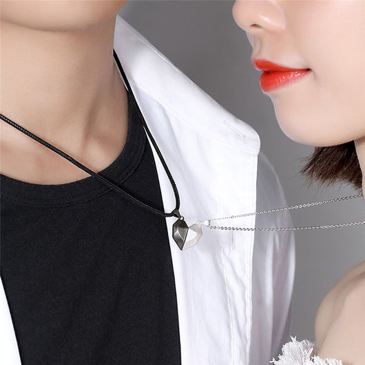 Dije de Pareja Imán del Amor con Piedra de Deseos - Collar Costura del Corazón Escote - Image 4