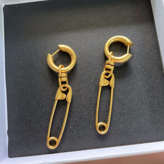 Aretes Retro Dorados en Forma de Clip Metálico - Image 7